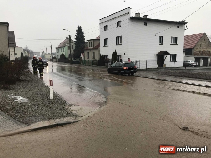 Zdjęcie w galerii na portalu naszraciborz.pl: Starowiejska i Ocicka w wodzie - opady zalewają jezdnię FOTO I WIDEO wiadomości z regionu