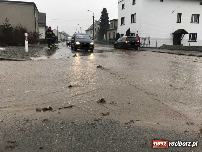 Zdjęcie w galerii na portalu naszraciborz.pl: Starowiejska i Ocicka w wodzie - opady zalewają jezdnię FOTO I WIDEO wiadomości z regionu