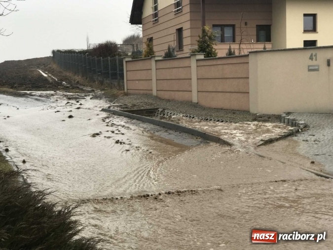 Zdjęcie w galerii na portalu naszraciborz.pl: Starowiejska i Ocicka w wodzie - opady zalewają jezdnię FOTO I WIDEO wiadomości z regionu