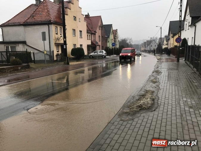 Zdjęcie w galerii na portalu naszraciborz.pl: Starowiejska i Ocicka w wodzie - opady zalewają jezdnię FOTO I WIDEO wiadomości z regionu