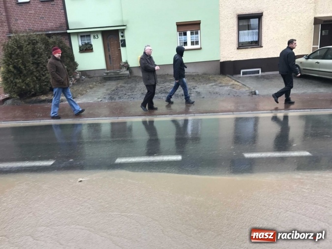 Zdjęcie w galerii na portalu naszraciborz.pl: Starowiejska i Ocicka w wodzie - opady zalewają jezdnię FOTO I WIDEO wiadomości z regionu