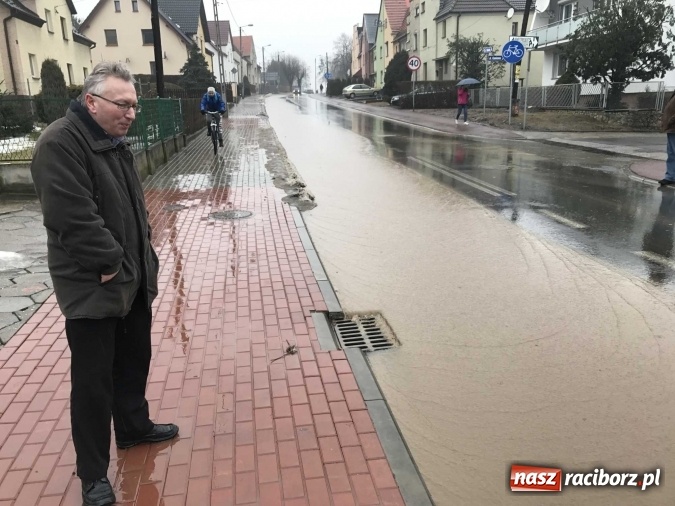 Zdjęcie w galerii na portalu naszraciborz.pl: Starowiejska i Ocicka w wodzie - opady zalewają jezdnię FOTO I WIDEO wiadomości z regionu