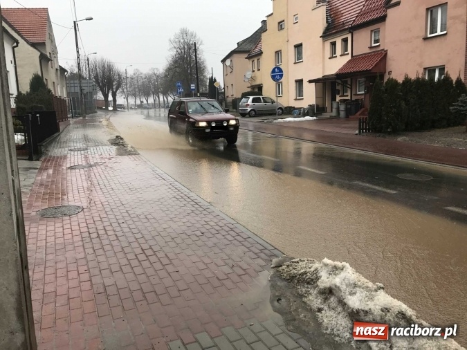 Zdjęcie w galerii na portalu naszraciborz.pl: Starowiejska i Ocicka w wodzie - opady zalewają jezdnię FOTO I WIDEO wiadomości z regionu