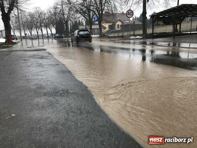 Zdjęcie w galerii na portalu naszraciborz.pl: Starowiejska i Ocicka w wodzie - opady zalewają jezdnię FOTO I WIDEO wiadomości z regionu