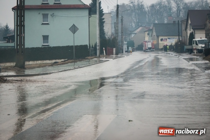 Zdjęcie w galerii na portalu naszraciborz.pl: Starowiejska i Ocicka w wodzie - opady zalewają jezdnię FOTO I WIDEO wiadomości z regionu