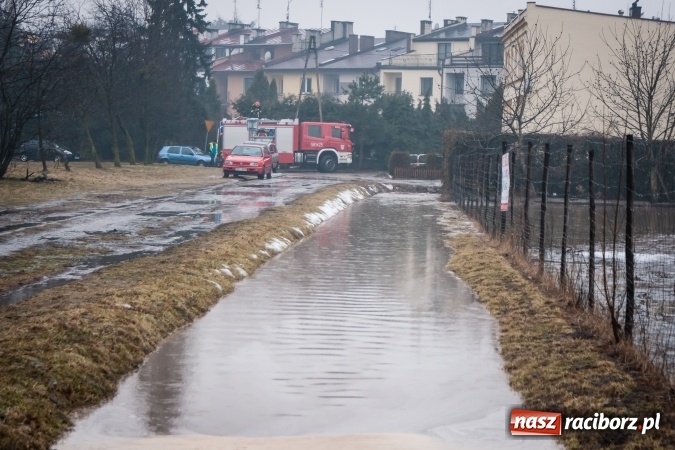 Zdjęcie w galerii na portalu naszraciborz.pl: Starowiejska i Ocicka w wodzie - opady zalewają jezdnię FOTO I WIDEO wiadomości z regionu