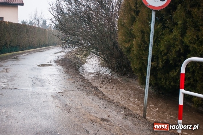 Zdjęcie w galerii na portalu naszraciborz.pl: Starowiejska i Ocicka w wodzie - opady zalewają jezdnię FOTO I WIDEO wiadomości z regionu