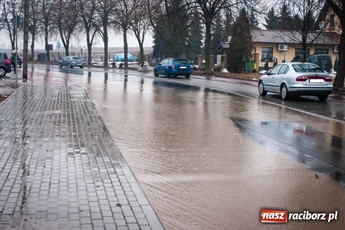 Zdjęcie w galerii na portalu naszraciborz.pl: Starowiejska i Ocicka w wodzie - opady zalewają jezdnię FOTO I WIDEO wiadomości z regionu