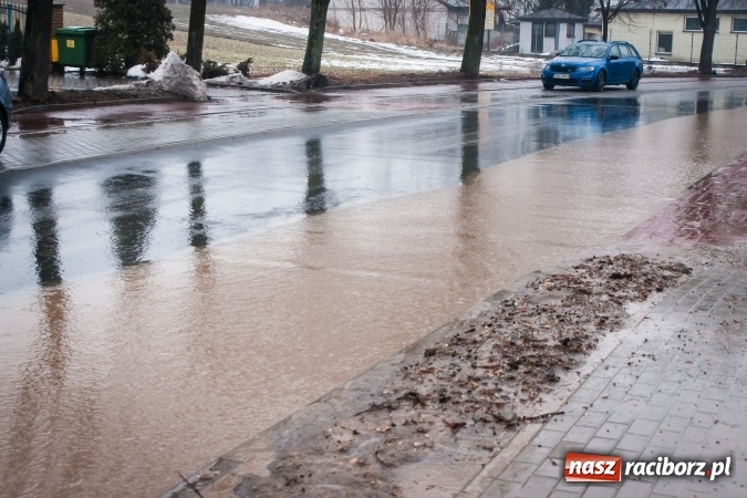 Zdjęcie w galerii na portalu naszraciborz.pl: Starowiejska i Ocicka w wodzie - opady zalewają jezdnię FOTO I WIDEO wiadomości z regionu
