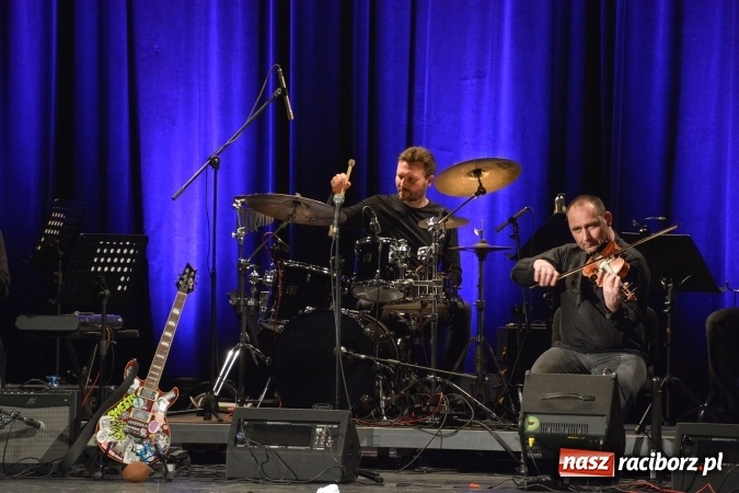 Zdjęcie w galerii na portalu naszraciborz.pl: Dance Away, czyli Carrantuohill, Salake i Krosny na deskach RCK wiadomości z regionu