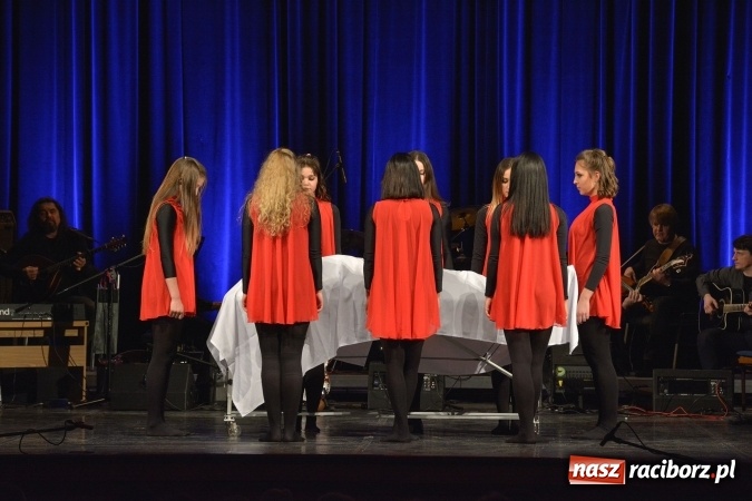 Zdjęcie w galerii na portalu naszraciborz.pl: Dance Away, czyli Carrantuohill, Salake i Krosny na deskach RCK wiadomości z regionu