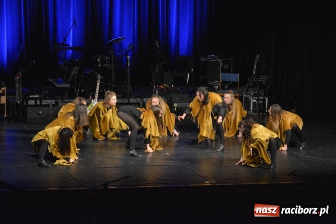 Zdjęcie w galerii na portalu naszraciborz.pl: Dance Away, czyli Carrantuohill, Salake i Krosny na deskach RCK wiadomości z regionu