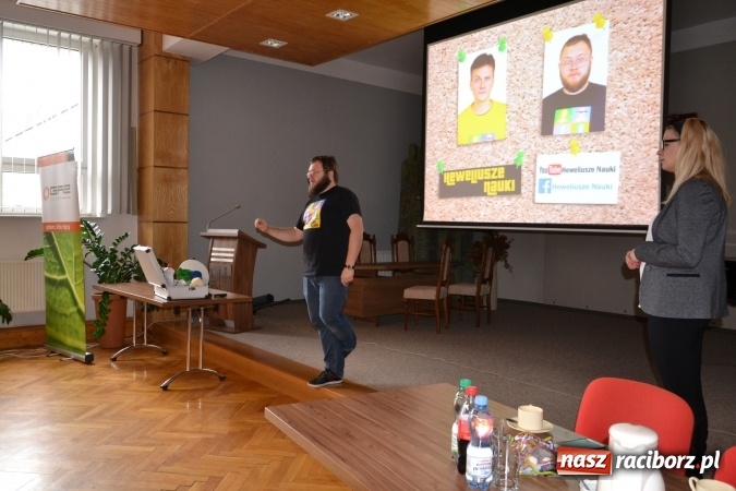 Zdjęcie w galerii na portalu naszraciborz.pl: Fraktale są wśród nas. Kolejny wykład Uniwersytetu Dziecięcego w Krzyżanowicach wiadomości z regionu