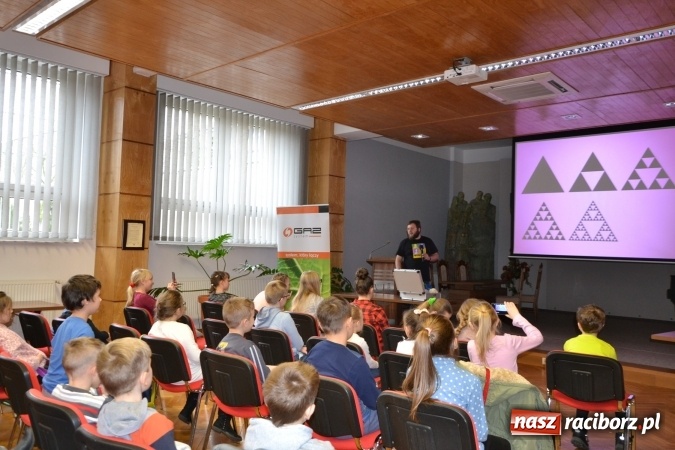 Zdjęcie w galerii na portalu naszraciborz.pl: Fraktale są wśród nas. Kolejny wykład Uniwersytetu Dziecięcego w Krzyżanowicach wiadomości z regionu