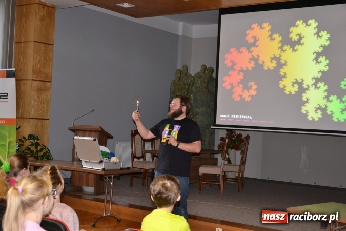 Zdjęcie w galerii na portalu naszraciborz.pl: Fraktale są wśród nas. Kolejny wykład Uniwersytetu Dziecięcego w Krzyżanowicach wiadomości z regionu