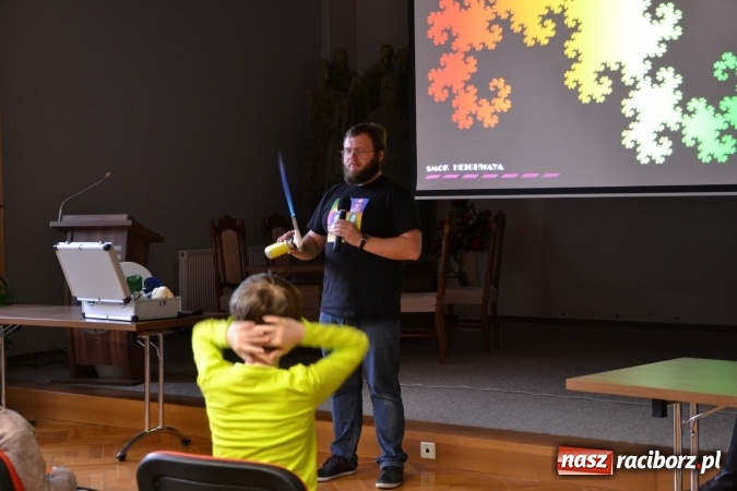 Zdjęcie w galerii na portalu naszraciborz.pl: Fraktale są wśród nas. Kolejny wykład Uniwersytetu Dziecięcego w Krzyżanowicach wiadomości z regionu