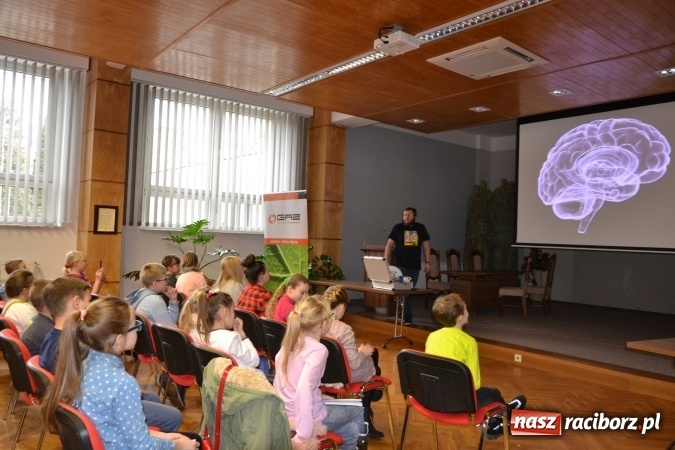 Zdjęcie w galerii na portalu naszraciborz.pl: Fraktale są wśród nas. Kolejny wykład Uniwersytetu Dziecięcego w Krzyżanowicach wiadomości z regionu