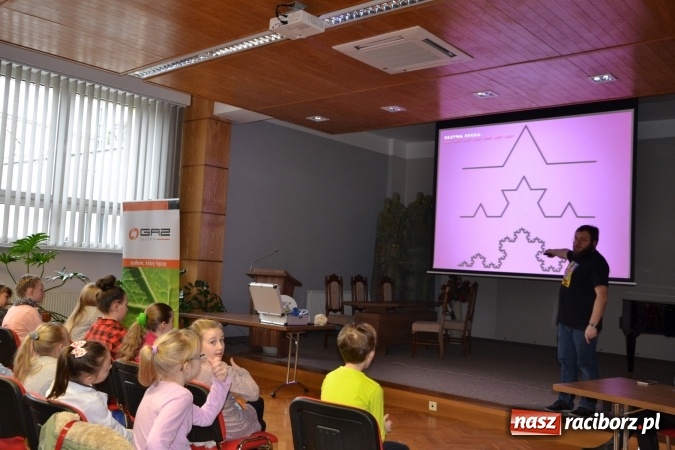 Zdjęcie w galerii na portalu naszraciborz.pl: Fraktale są wśród nas. Kolejny wykład Uniwersytetu Dziecięcego w Krzyżanowicach wiadomości z regionu