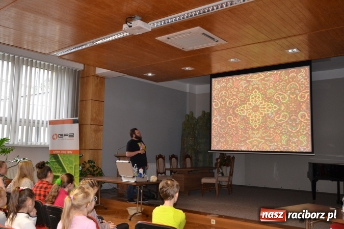 Zdjęcie w galerii na portalu naszraciborz.pl: Fraktale są wśród nas. Kolejny wykład Uniwersytetu Dziecięcego w Krzyżanowicach wiadomości z regionu