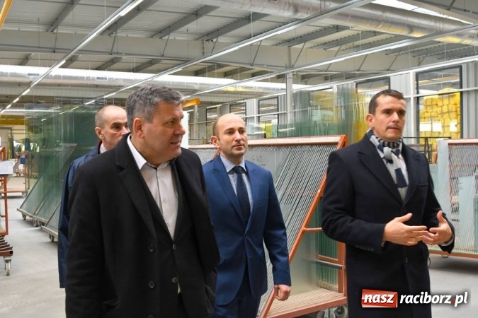 Zdjęcie w galerii na portalu naszraciborz.pl: Były wicepremier gościem w Eko-Oknach  wiadomości z regionu