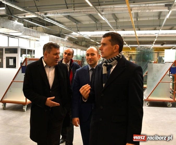 Zdjęcie w galerii na portalu naszraciborz.pl: Były wicepremier gościem w Eko-Oknach  wiadomości z regionu