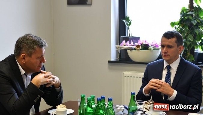 Zdjęcie w galerii na portalu naszraciborz.pl: Były wicepremier gościem w Eko-Oknach  wiadomości z regionu