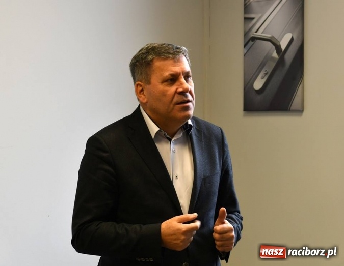 Zdjęcie w galerii na portalu naszraciborz.pl: Były wicepremier gościem w Eko-Oknach  wiadomości z regionu