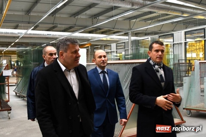 Zdjęcie w galerii na portalu naszraciborz.pl: Były wicepremier gościem w Eko-Oknach  wiadomości z regionu