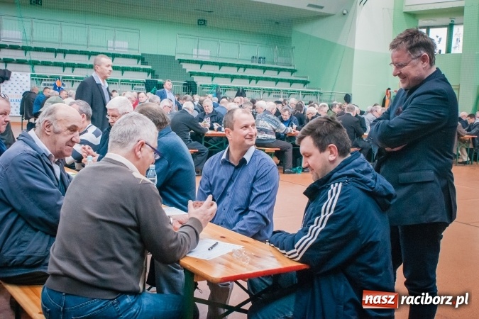 Zdjęcie w galerii na portalu naszraciborz.pl: Turniej Skata o Puchar Prezydenta Raciborza w Arenie Rafako wiadomości z regionu