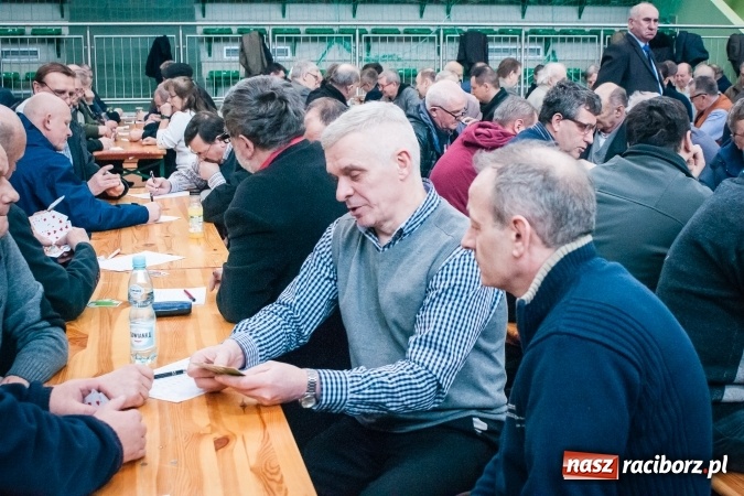 Zdjęcie w galerii na portalu naszraciborz.pl: Turniej Skata o Puchar Prezydenta Raciborza w Arenie Rafako wiadomości z regionu