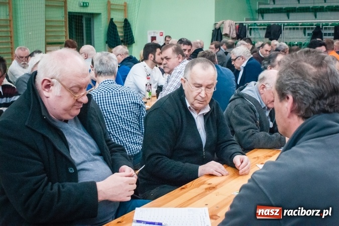 Zdjęcie w galerii na portalu naszraciborz.pl: Turniej Skata o Puchar Prezydenta Raciborza w Arenie Rafako wiadomości z regionu