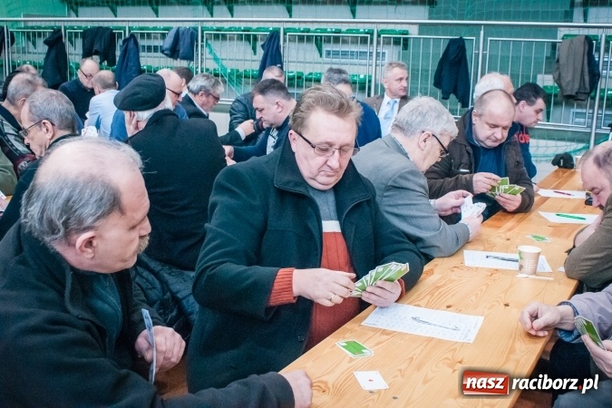 Zdjęcie w galerii na portalu naszraciborz.pl: Turniej Skata o Puchar Prezydenta Raciborza w Arenie Rafako wiadomości z regionu