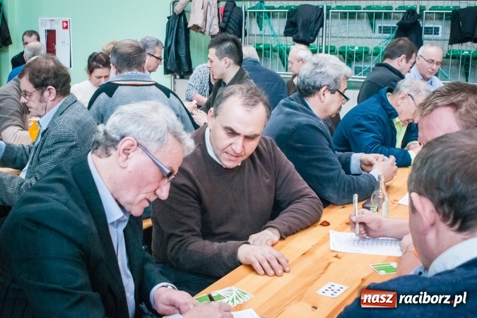 Zdjęcie w galerii na portalu naszraciborz.pl: Turniej Skata o Puchar Prezydenta Raciborza w Arenie Rafako wiadomości z regionu