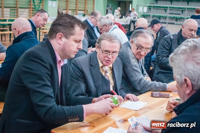 Zdjęcie w galerii na portalu naszraciborz.pl: Turniej Skata o Puchar Prezydenta Raciborza w Arenie Rafako wiadomości z regionu