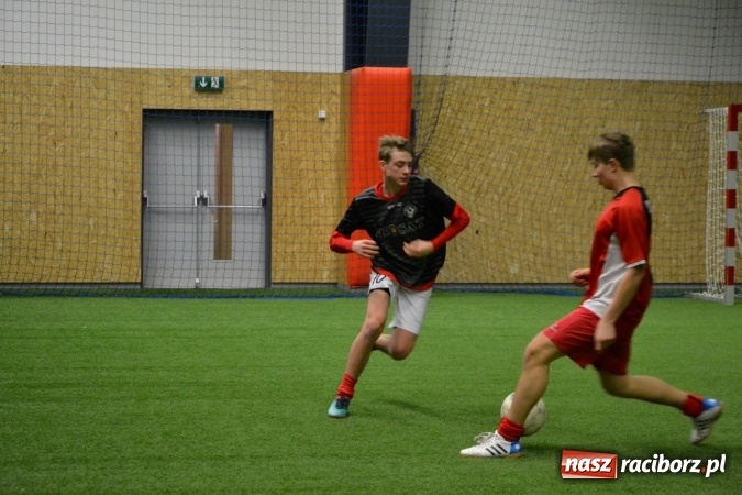Zdjęcie w galerii na portalu naszraciborz.pl: III Halowy Turniej Piłki Nożnej o Puchar wójta Gminy. LKS Tworków zwycięski wiadomości z regionu