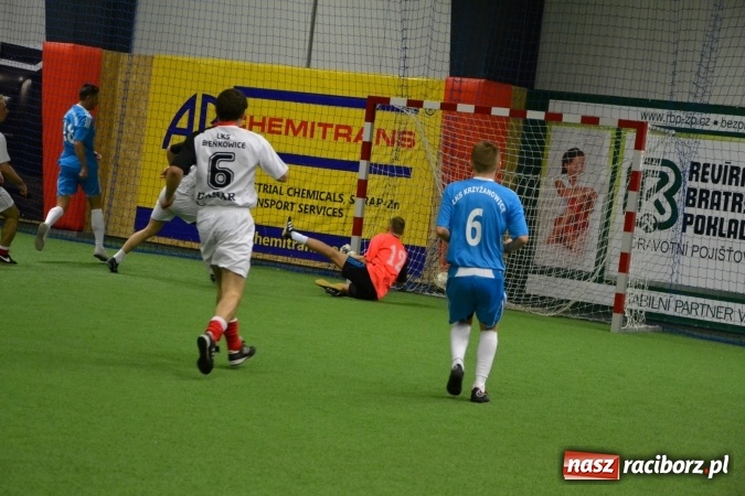 Zdjęcie w galerii na portalu naszraciborz.pl: III Halowy Turniej Piłki Nożnej o Puchar wójta Gminy. LKS Tworków zwycięski wiadomości z regionu