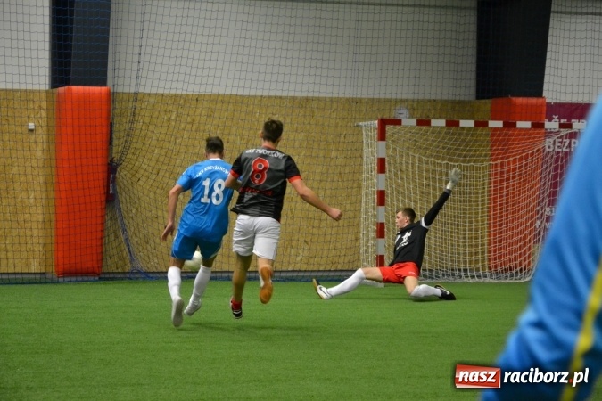 Zdjęcie w galerii na portalu naszraciborz.pl: III Halowy Turniej Piłki Nożnej o Puchar wójta Gminy. LKS Tworków zwycięski wiadomości z regionu