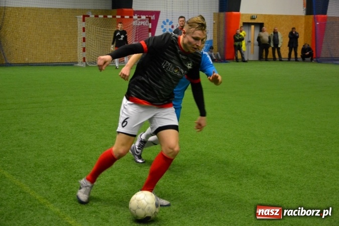 Zdjęcie w galerii na portalu naszraciborz.pl: III Halowy Turniej Piłki Nożnej o Puchar wójta Gminy. LKS Tworków zwycięski wiadomości z regionu
