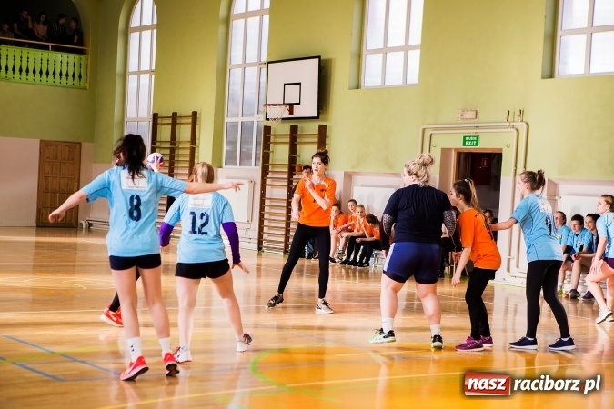 Zdjęcie w galerii na portalu naszraciborz.pl: Turniej piłki ręcznej dziewczyn szkół ponadgimnazjalnych wiadomości z regionu