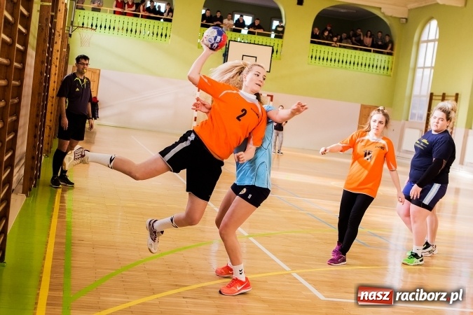Zdjęcie w galerii na portalu naszraciborz.pl: Turniej piłki ręcznej dziewczyn szkół ponadgimnazjalnych wiadomości z regionu