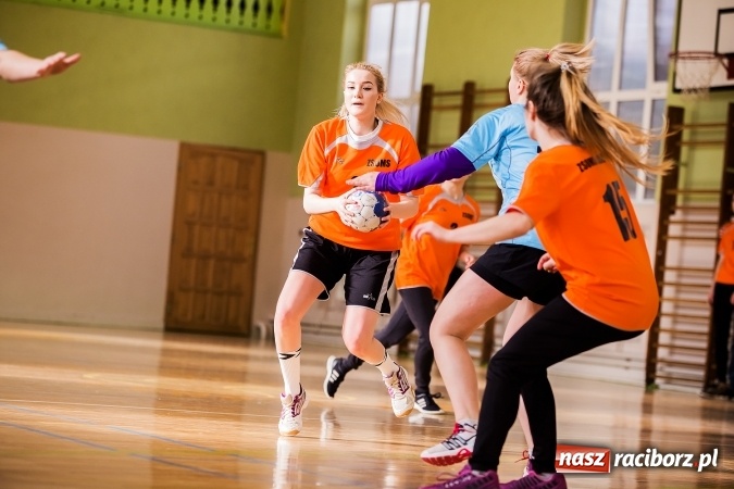 Zdjęcie w galerii na portalu naszraciborz.pl: Turniej piłki ręcznej dziewczyn szkół ponadgimnazjalnych wiadomości z regionu