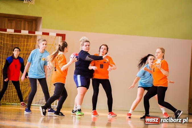 Zdjęcie w galerii na portalu naszraciborz.pl: Turniej piłki ręcznej dziewczyn szkół ponadgimnazjalnych wiadomości z regionu