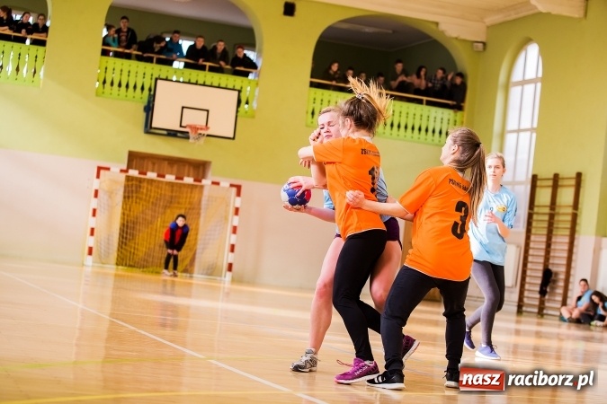 Zdjęcie w galerii na portalu naszraciborz.pl: Turniej piłki ręcznej dziewczyn szkół ponadgimnazjalnych wiadomości z regionu