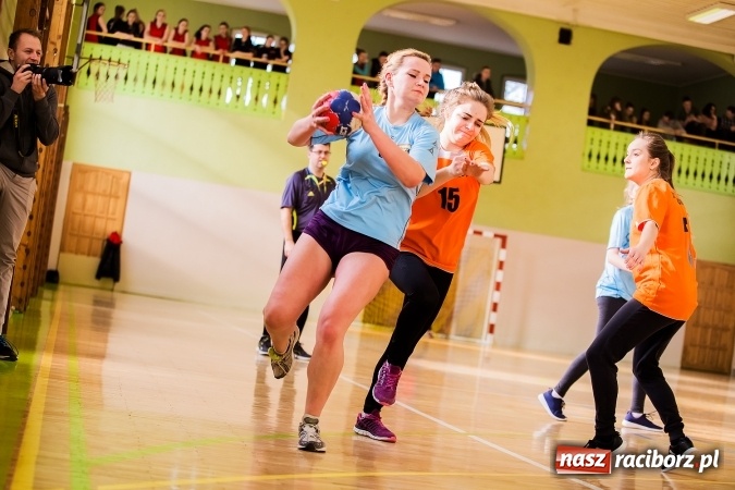 Zdjęcie w galerii na portalu naszraciborz.pl: Turniej piłki ręcznej dziewczyn szkół ponadgimnazjalnych wiadomości z regionu