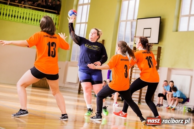 Zdjęcie w galerii na portalu naszraciborz.pl: Turniej piłki ręcznej dziewczyn szkół ponadgimnazjalnych wiadomości z regionu