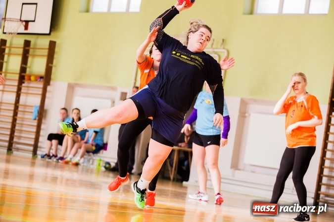 Zdjęcie w galerii na portalu naszraciborz.pl: Turniej piłki ręcznej dziewczyn szkół ponadgimnazjalnych wiadomości z regionu