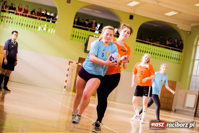 Zdjęcie w galerii na portalu naszraciborz.pl: Turniej piłki ręcznej dziewczyn szkół ponadgimnazjalnych wiadomości z regionu