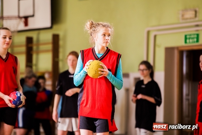 Zdjęcie w galerii na portalu naszraciborz.pl: Turniej piłki ręcznej dziewczyn szkół ponadgimnazjalnych wiadomości z regionu