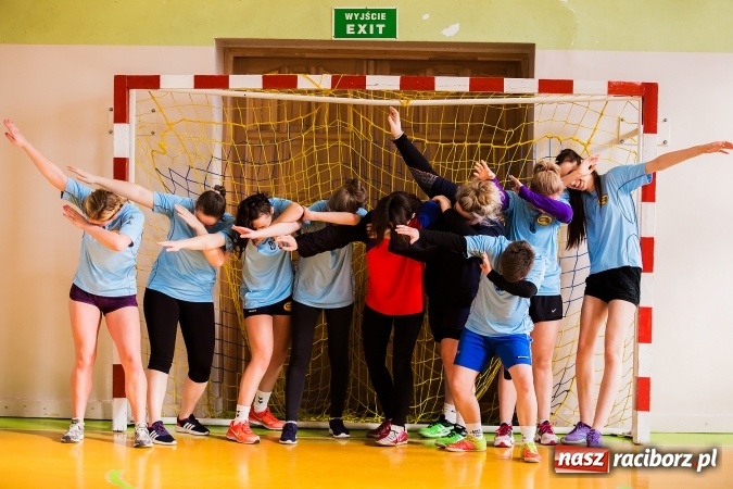 Zdjęcie w galerii na portalu naszraciborz.pl: Turniej piłki ręcznej dziewczyn szkół ponadgimnazjalnych wiadomości z regionu
