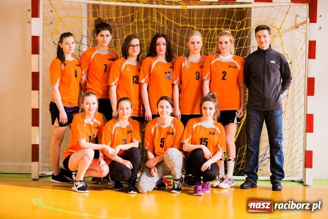 Zdjęcie w galerii na portalu naszraciborz.pl: Turniej piłki ręcznej dziewczyn szkół ponadgimnazjalnych wiadomości z regionu